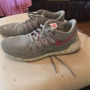 Women’s Nike feee run tennis shoes